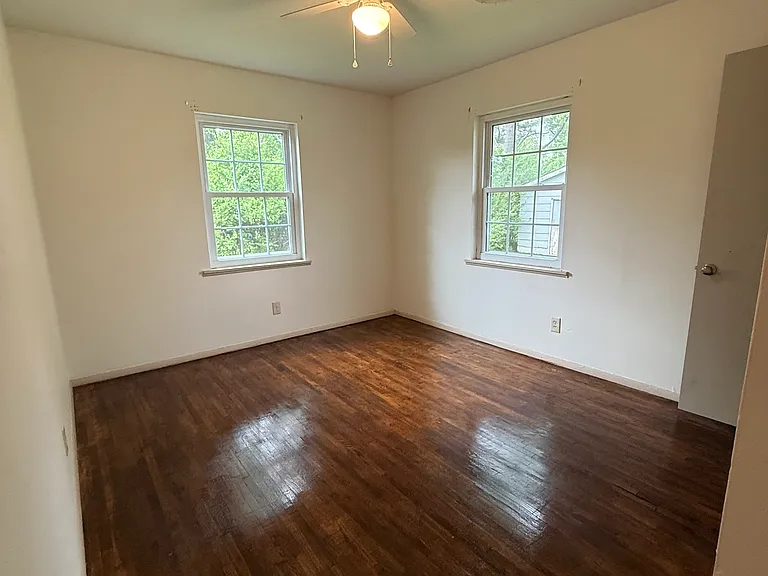605 N College St — Photo 7