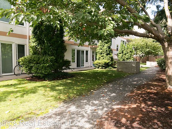 4th image of 11222 Greenwood Ave N