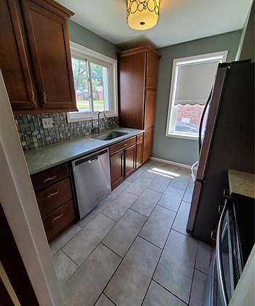 5th image of 9426 Alpine Dr