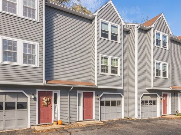 25 Juniper St #14, Lowell, MA 01852