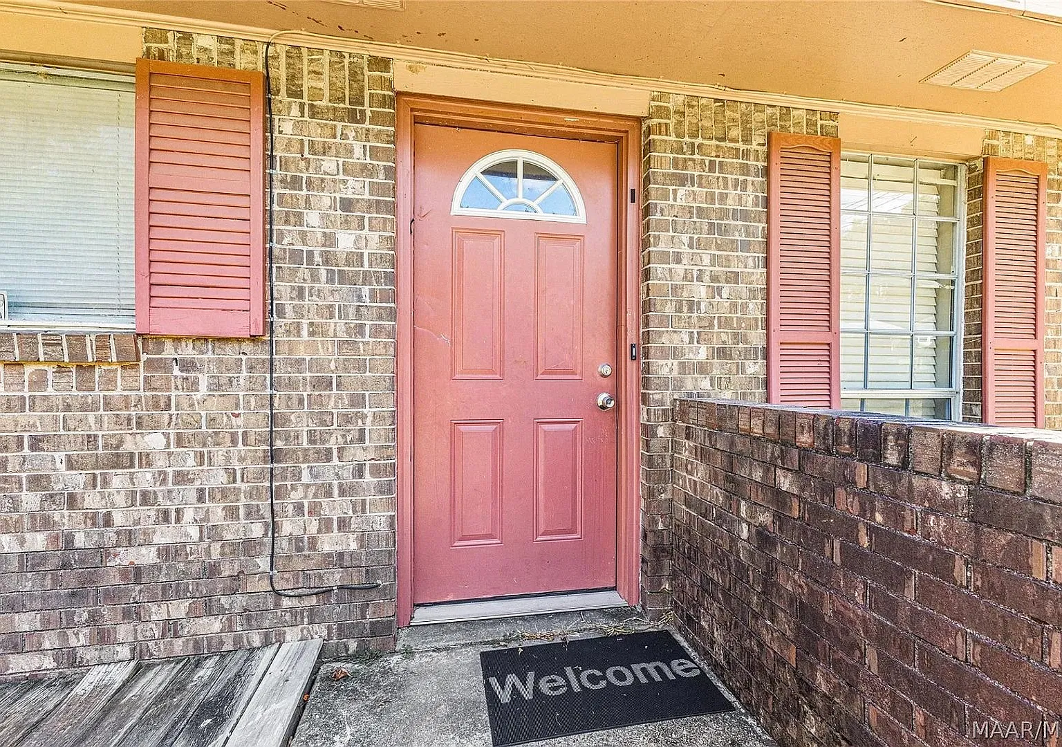 Beautiful 3 Bed 2 Bath Ranch style home — Photo 3