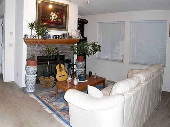 4th image of 105 Chateau La Salle Dr