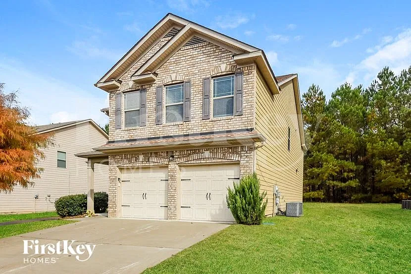 4 bed, 2.5 bath, 2056 sqft, $2,310 — Photo 2