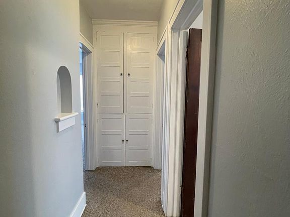 2nd image of 916 W Ottawa St APT 2