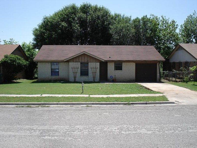 1st image of 2618 Hidden Valley Dr