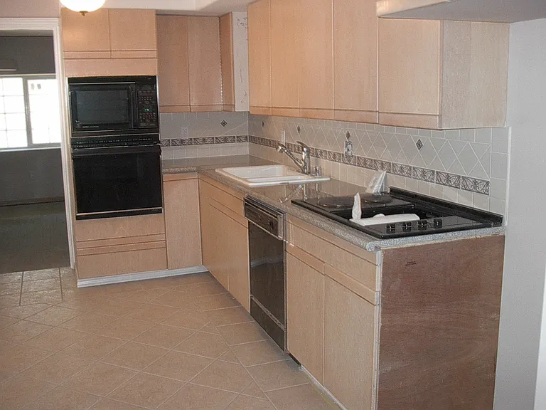 3325 Grand Ave #B — Photo 2