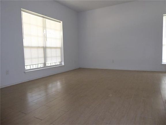 5th image of 424 Bent Wood Dr