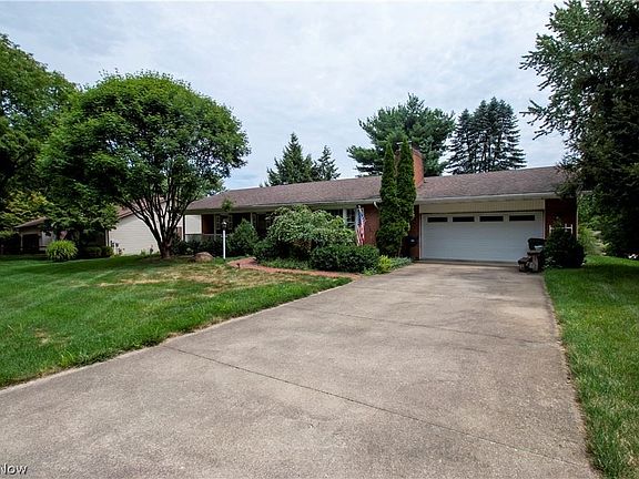 2nd image of 1579 Hawthorne Dr