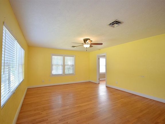 5th image of 1141 NW Maple Ave