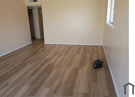 5th image of 10241 Luella Ave