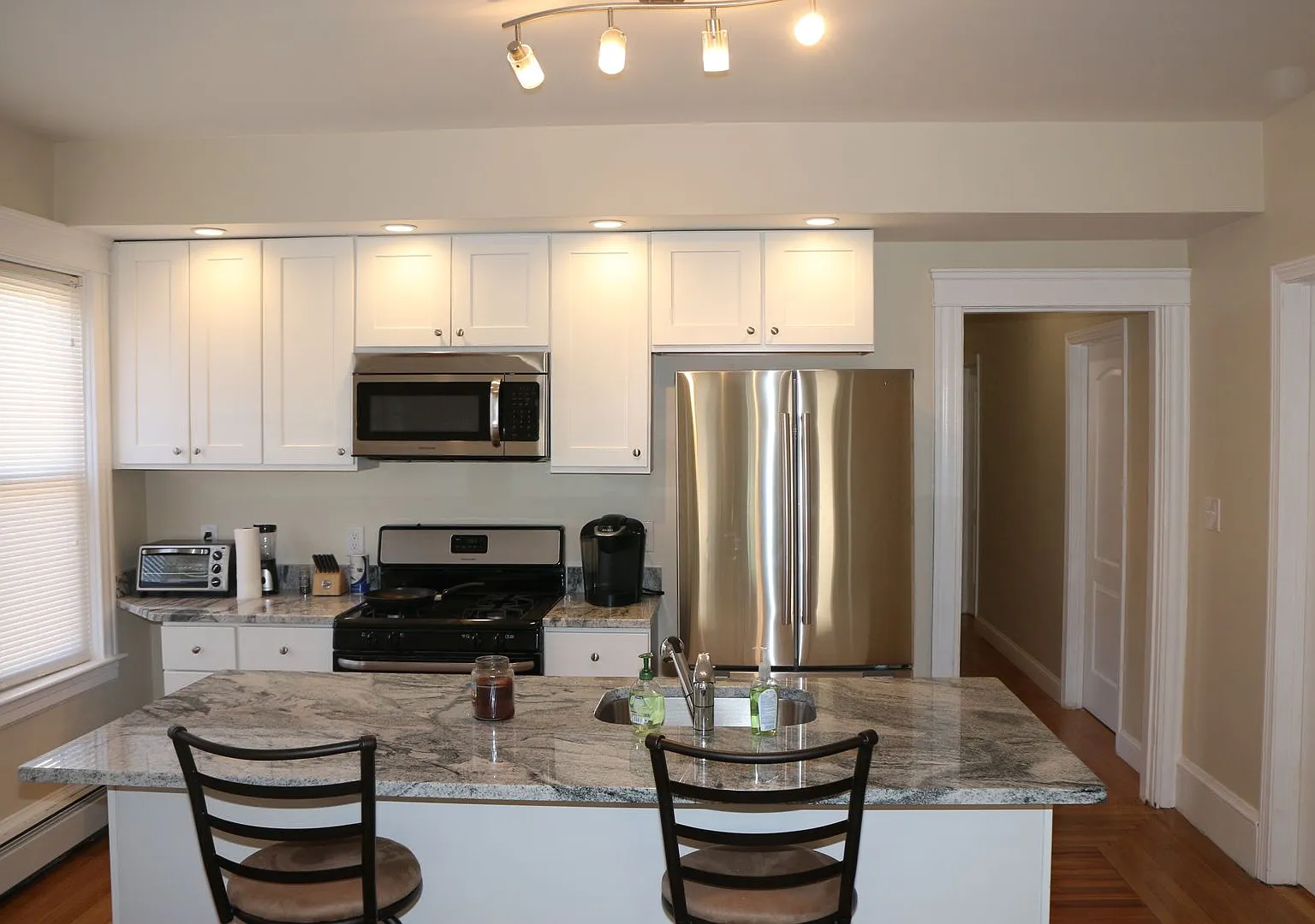 Luxurious 3-bedroom apartment near PC/JWU Available January 1 , 2027 — Photo 1