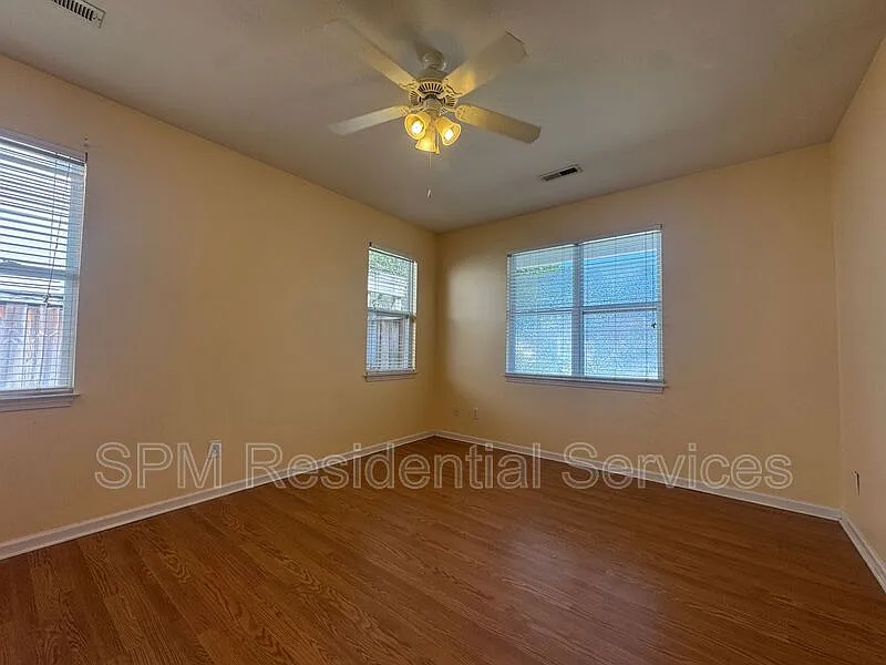 3 bed, 2.0 bath, 1200 sqft, $1,900 — Photo 4