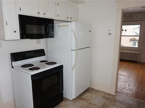 3rd image of 24 Oakgrove Dr