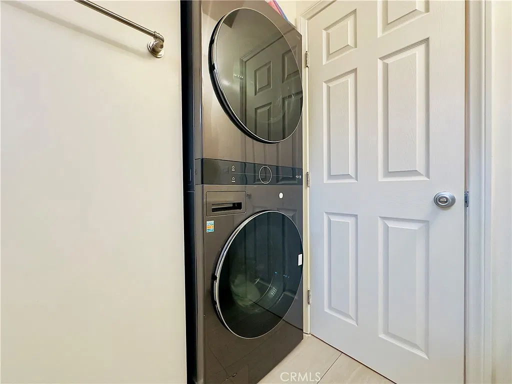 2 bed, 806 sqft, $2,795 — Photo 3