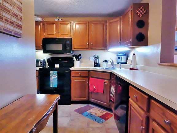 5th image of 408 Eastview Drive #408