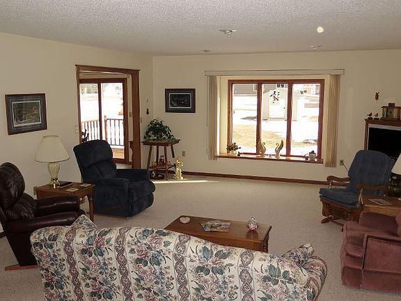 4th image of 2609 Zenith Ave