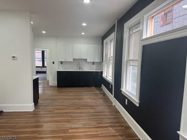 56 Smith St, Newark, NJ 07106