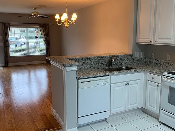 4th image of 1379 Hampton Park Ln