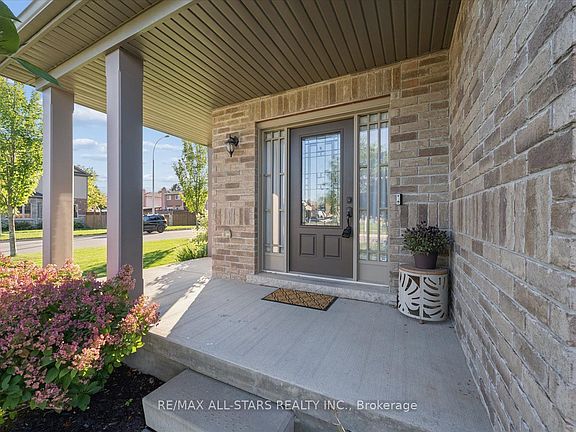 3rd image of 58 Carleton Trl