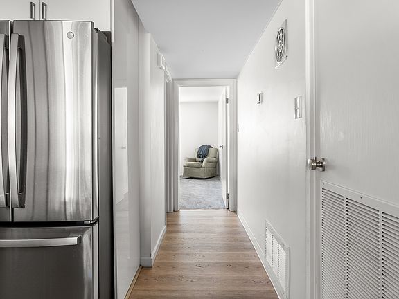 3rd image of 1150 Deer Valley Dr #1052