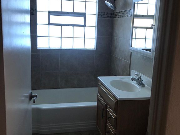 Bathroom, main floor