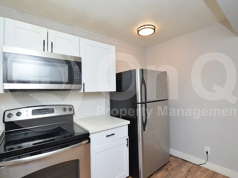 6040 N 21st Ave #5 — Photo 4