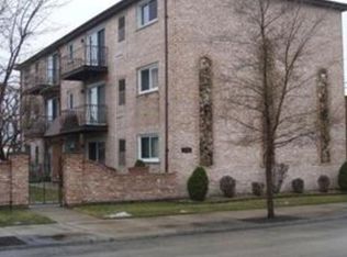 5743 W 63rd St APT 2S, Chicago, IL 60638