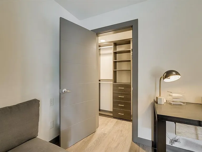 1410 Hyde Park Blvd #101 — Photo 24