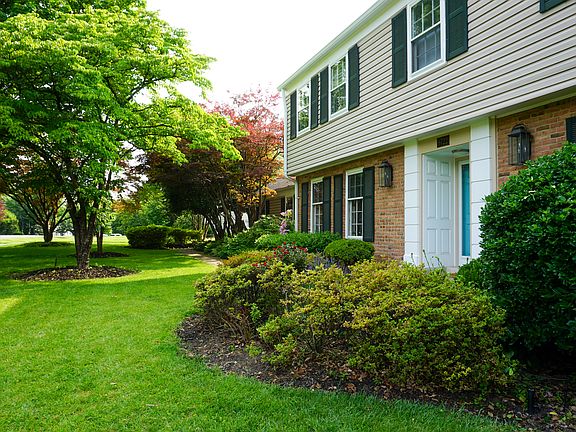 3rd image of 9722 Spring Ridge Ln