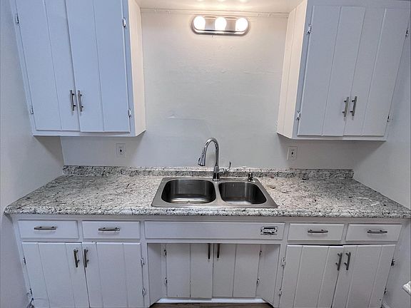3rd image of 449 Claydelle Ave #449