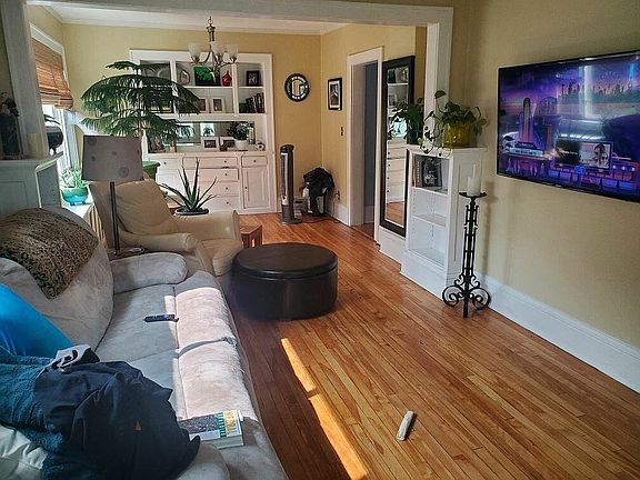 2nd image of 3910 29th Ave S