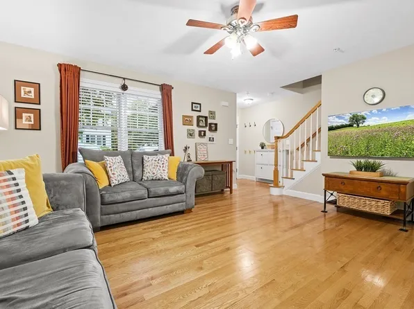 400 Justin Dr Unit 2, Weymouth, MA 02188