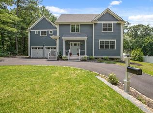 98 Cushing St, Hingham, MA 02043