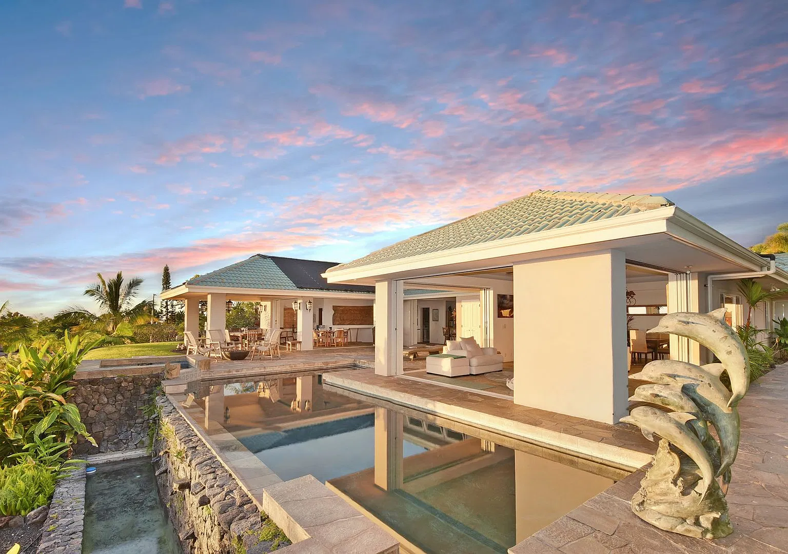 Panoramic Oceanview Retreat with Infinity Pool in Kona Hills — Photo 1