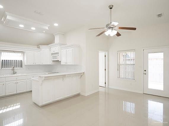 5th image of 1210 Veracruz