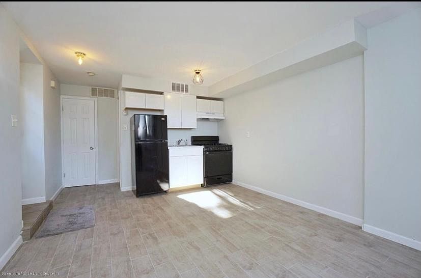 1st image of 61 Mildred Ave #2