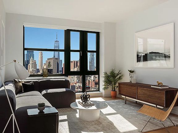 3rd image of 171 Suffolk St #7F