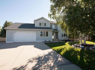 2706 33rd St S, Fargo, ND 58103