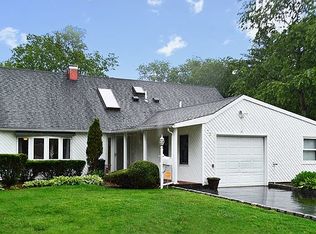 72 Sagebrush Ln, Islandia, NY 11749