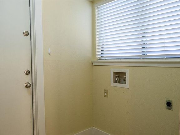 4th image of 905 Great Oaks Cv