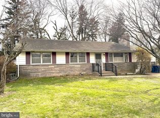 31 Gainsboro Rd, Lawrence Township, NJ 08648