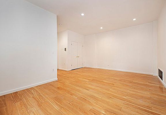 2nd image of 253 E 49th St APT 3