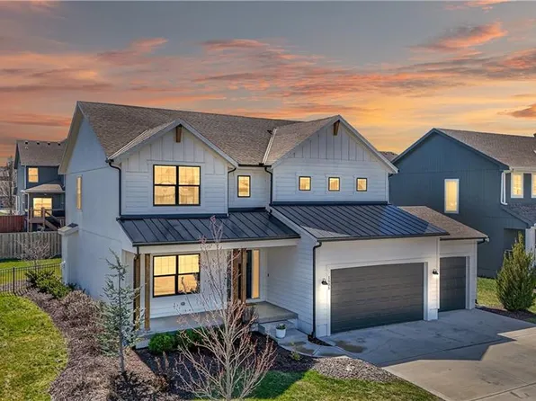 1505 SW Georgetown Dr, Lees Summit, MO 64082