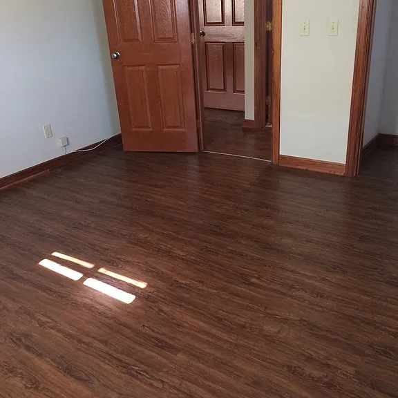 Hallwood Manor Apartments — Photo 29