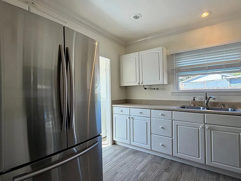 1190 Pine Ave — Photo 15