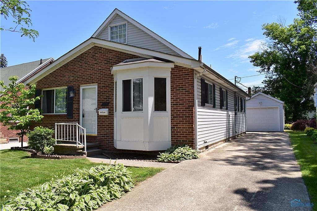 561 Ansonia St, Oregon, OH 43616 Zillow