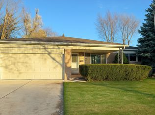 33148 Breckenridge Dr, Sterling Heights, MI 48310