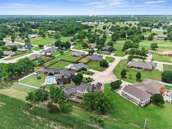 2nd image of 611 Pool Ct