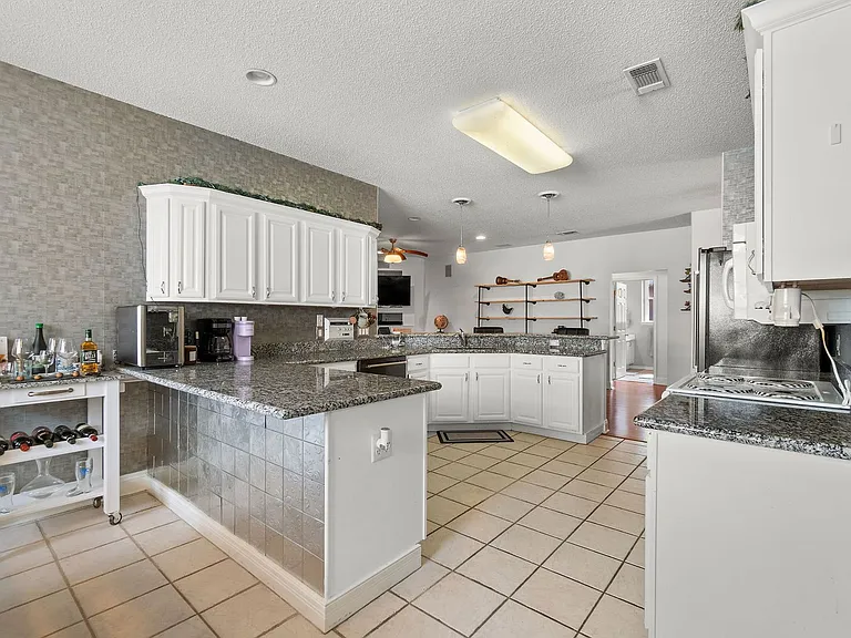 8432 Millstream Dr — Photo 16