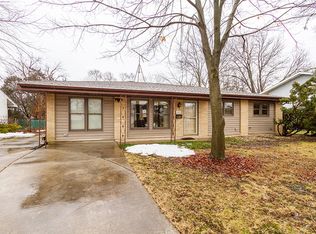 1405 Bedford Rd, Hoffman Estates, IL 60169